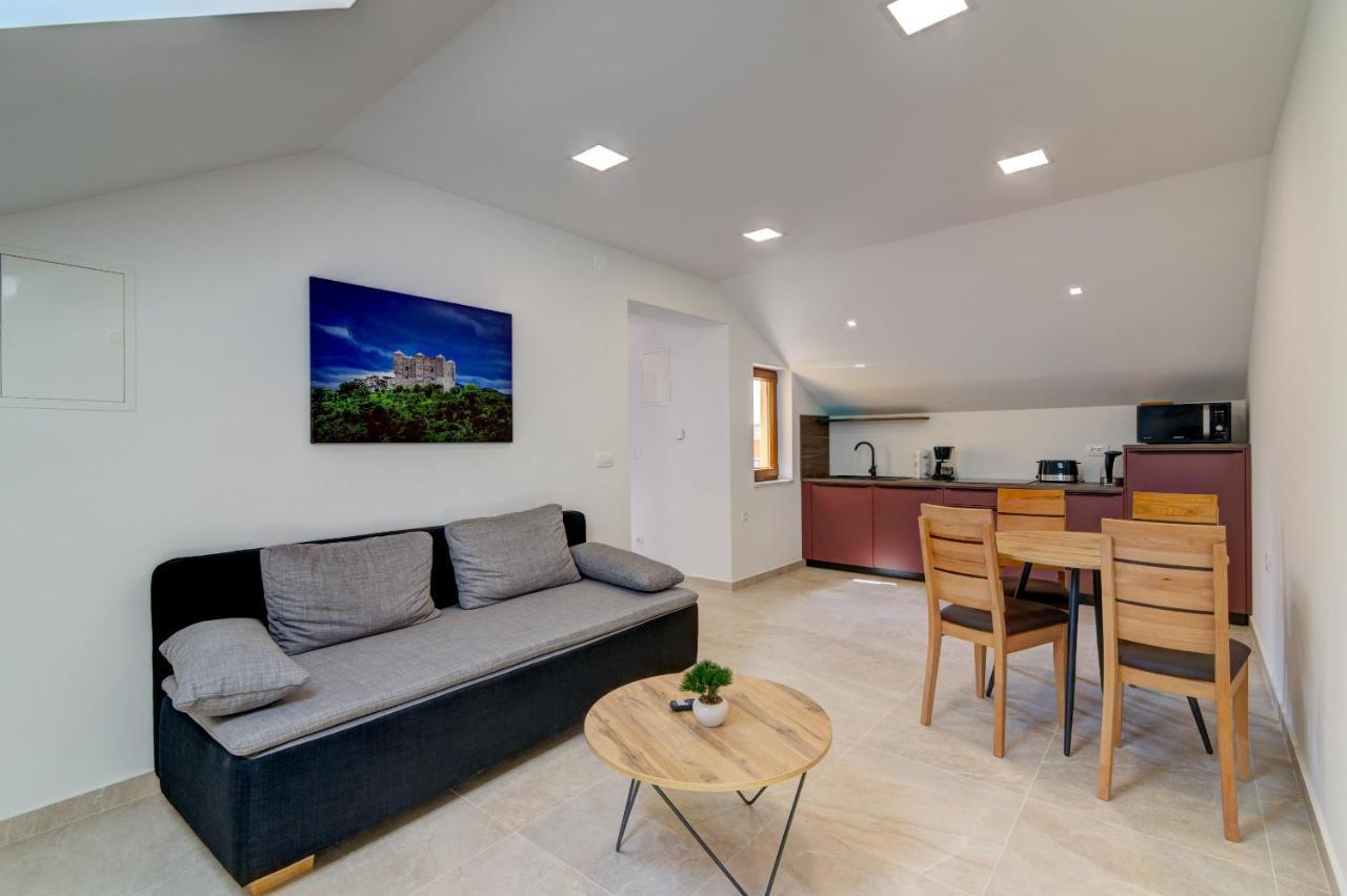 Rote Zora Appartement Senj  Buitenkant foto