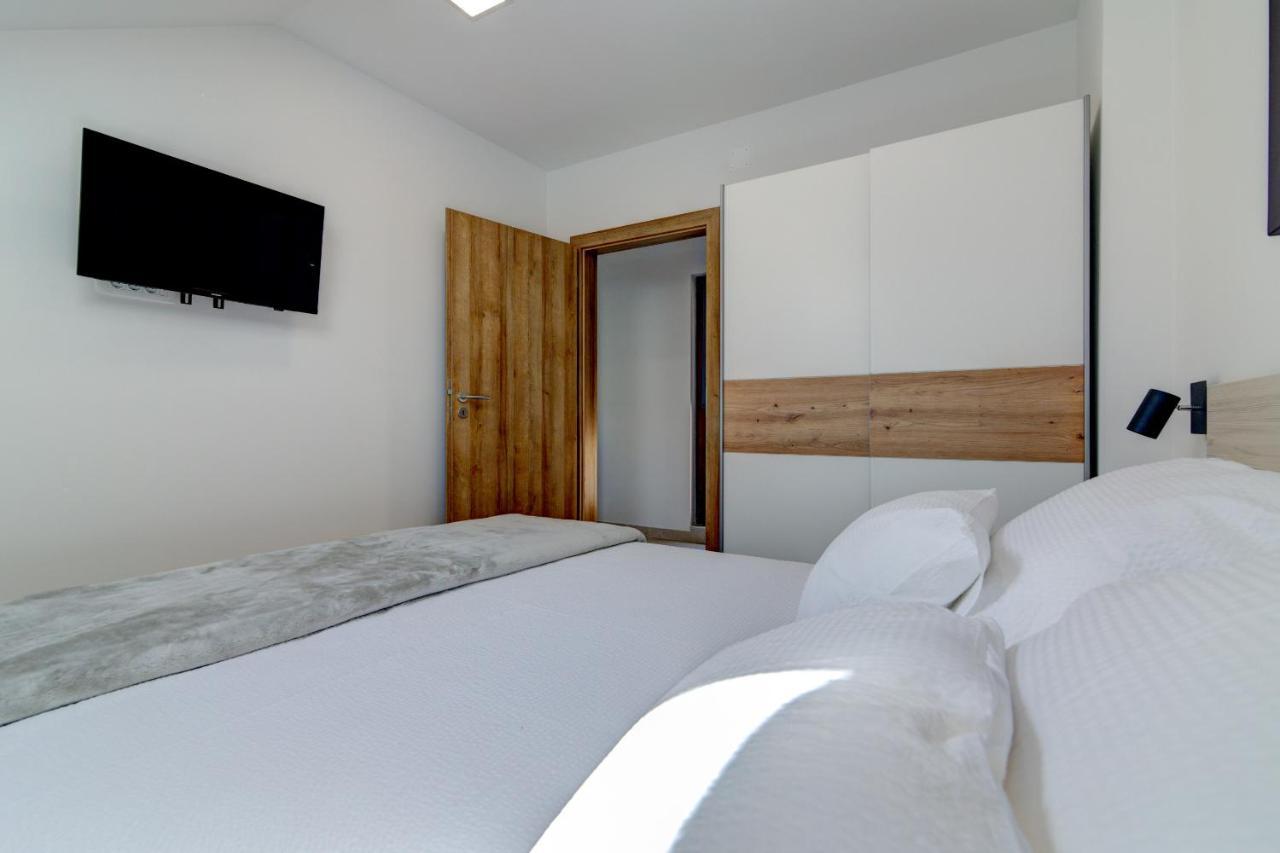 Rote Zora Appartement Senj  Buitenkant foto