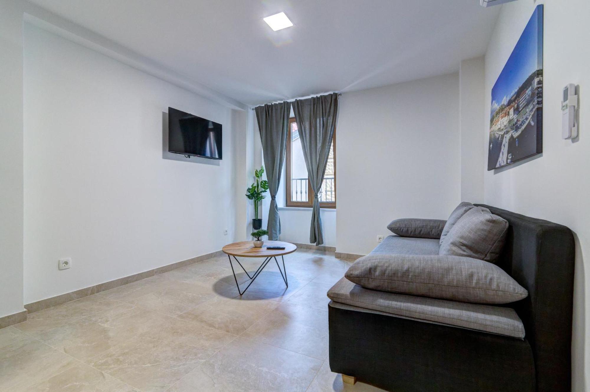 Rote Zora Appartement Senj  Buitenkant foto